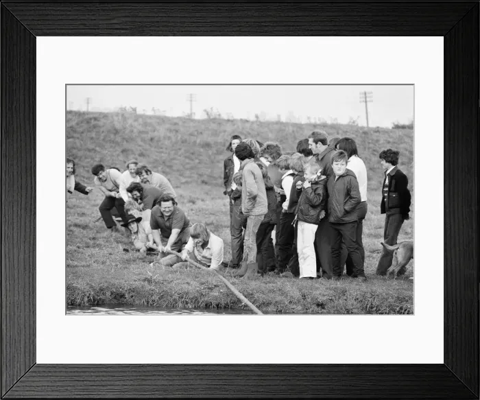 Framed Print : Tug of War Competition across the River Great Ouse aka Old West River in Stretham