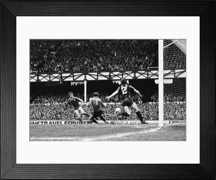 Framed Print : FA Cup Quarter Final match at Goodison Park. Final score Everton 2 v Manchester Framed Print : FA Cup Quarter Final match at Goodison Park. Final score Everton 2 v Manchester