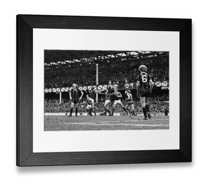 Framed Print : FA Cup Quarter Final match at Goodison Park. Final score Everton 2 v Manchester Framed Print : FA Cup Quarter Final match at Goodison Park. Final score Everton 2 v Manchester