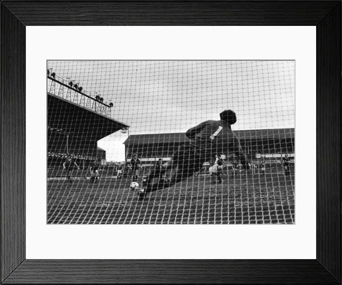 Framed Print : FA Cup Quarter Final match at Goodison Park. Final score Everton 2 v Manchester Framed Print : FA Cup Quarter Final match at Goodison Park. Final score Everton 2 v Manchester