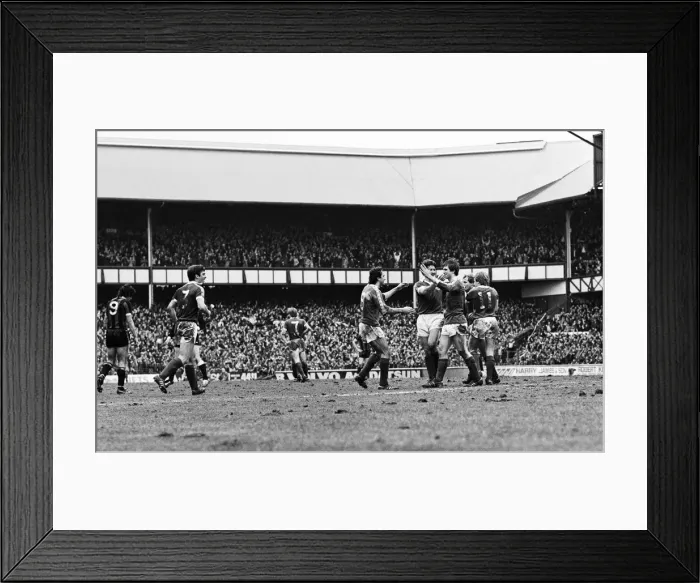 Framed Print : FA Cup Quarter Final match at Goodison Park. Final score Everton 2 v Manchester Framed Print : FA Cup Quarter Final match at Goodison Park. Final score Everton 2 v Manchester