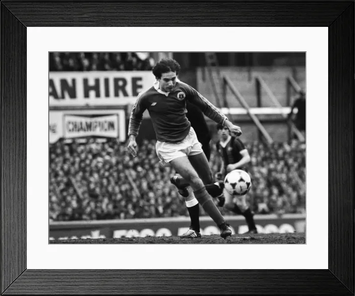 Framed Print : FA Cup Quarter Final match at Goodison Park. Final score Everton 2 v Manchester Framed Print : FA Cup Quarter Final match at Goodison Park. Final score Everton 2 v Manchester