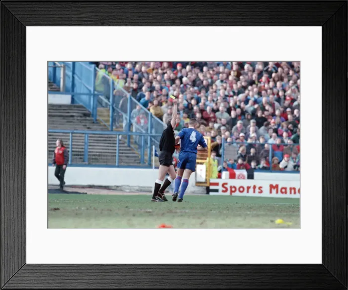 Framed Print : Vinnie Jones getting a yellow card. Chelsea v Sheffield United, FA Cup 5th round Framed Print : Vinnie Jones getting a yellow card. Chelsea v Sheffield United, FA Cup 5th round