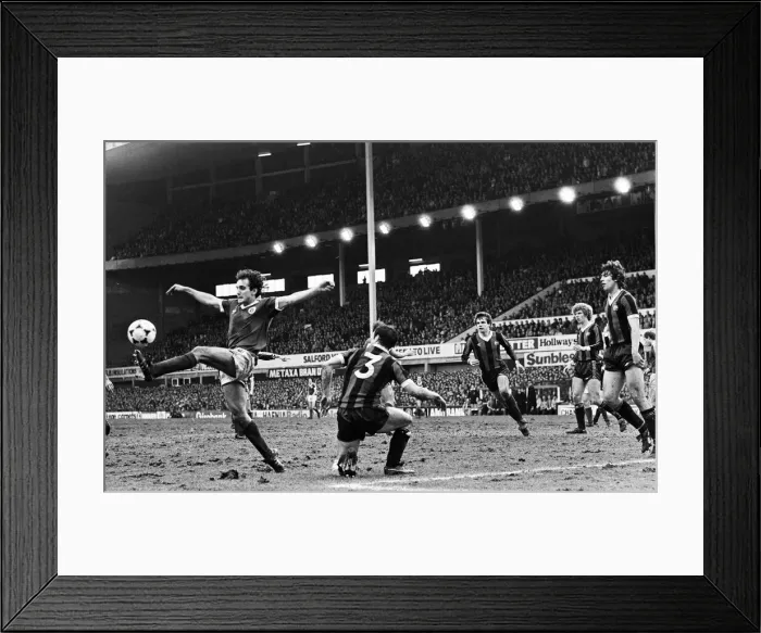 Framed Print : FA Cup Quarter Final match at Goodison Park. Final score Everton 2 v Manchester Framed Print : FA Cup Quarter Final match at Goodison Park. Final score Everton 2 v Manchester