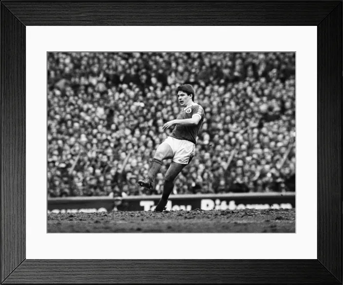 Framed Print : FA Cup Quarter Final match at Goodison Park. Final score Everton 2 v Manchester Framed Print : FA Cup Quarter Final match at Goodison Park. Final score Everton 2 v Manchester
