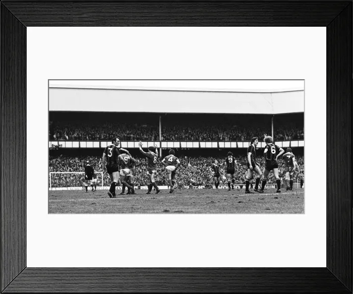 Framed Print : FA Cup Quarter Final match at Goodison Park. Final score Everton 2 v Manchester Framed Print : FA Cup Quarter Final match at Goodison Park. Final score Everton 2 v Manchester