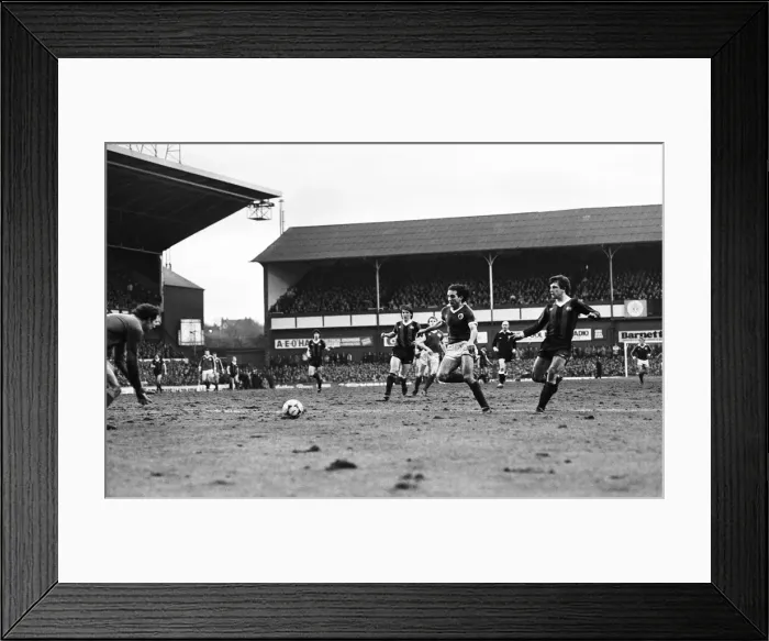 Framed Print : FA Cup Quarter Final match at Goodison Park. Final score Everton 2 v Manchester Framed Print : FA Cup Quarter Final match at Goodison Park. Final score Everton 2 v Manchester