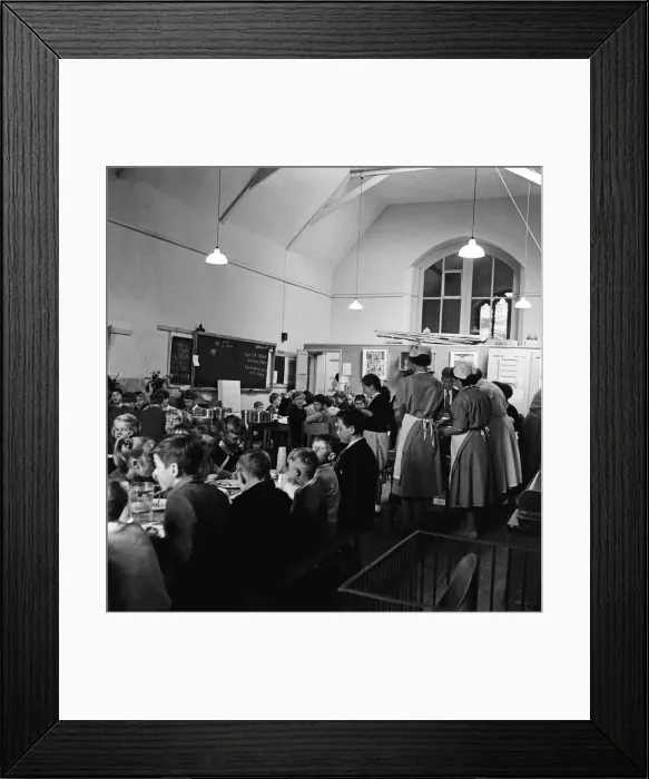 Framed Print : Tetbury primary school, Gloucestershire. 250 meals are served in the Framed Print : Tetbury primary school, Gloucestershire. 250 meals are served in the