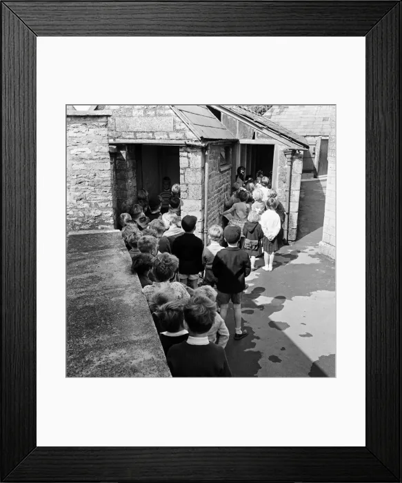 Framed Print : Tetbury primary school, Gloucestershire. Children queuing for the toilet during break Framed Print : Tetbury primary school, Gloucestershire. Children queuing for the toilet during break