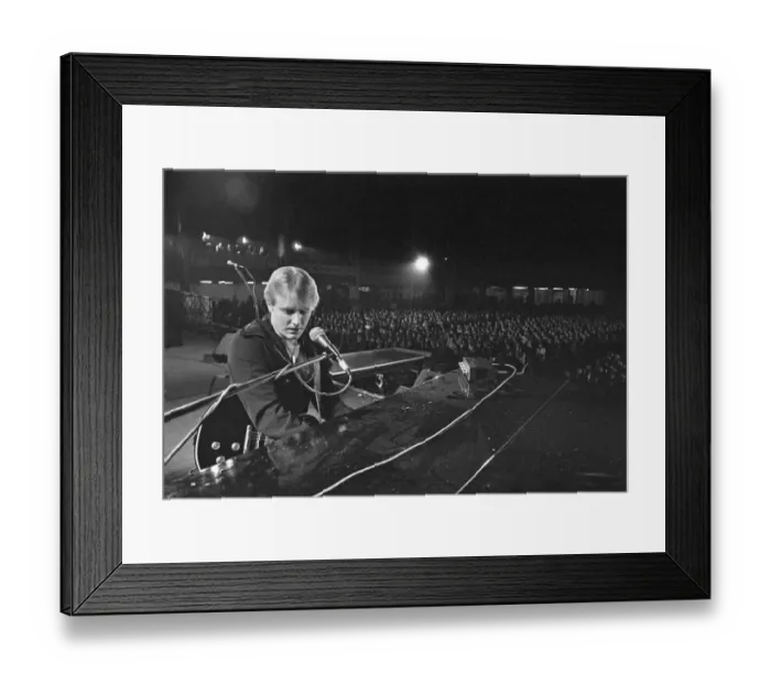 Framed Print : John Miles performing on stage at Bingley Hall, Staffordshire during the Daily Mirror Pop Framed Print : John Miles performing on stage at Bingley Hall, Staffordshire during the Daily Mirror Pop
