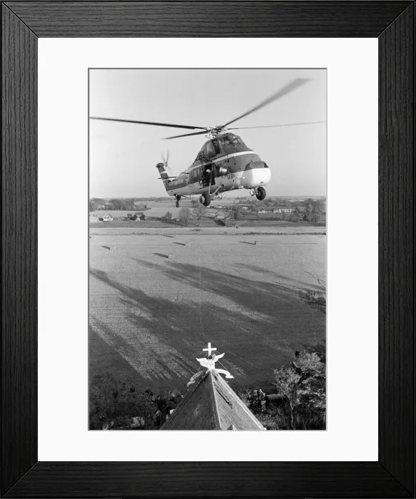 Framed Print : Actor Michael Crawford pictured during filming of a Christmas special of the BBC Framed Print : Actor Michael Crawford pictured during filming of a Christmas special of the BBC
