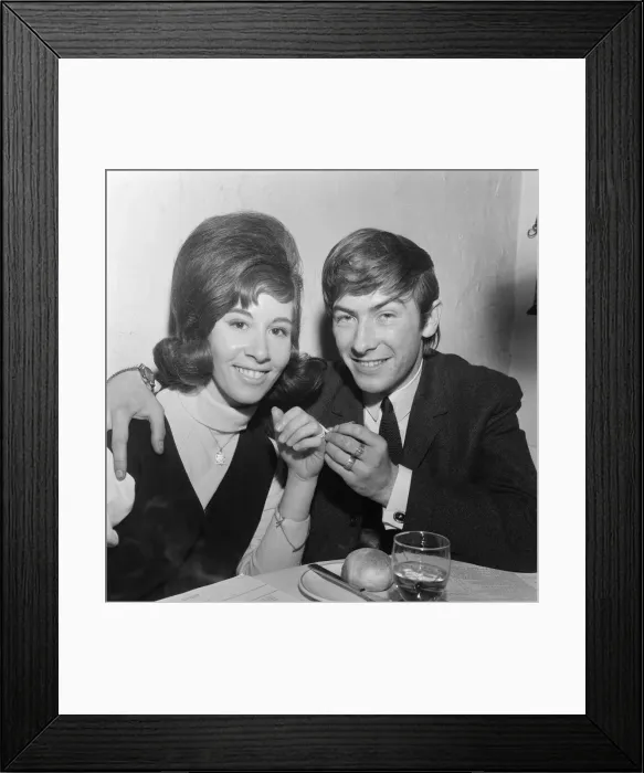 Framed Print : Singer Helen Shapiro (17) announces her engagement to Nicky Crouch Framed Print : Singer Helen Shapiro (17) announces her engagement to Nicky Crouch