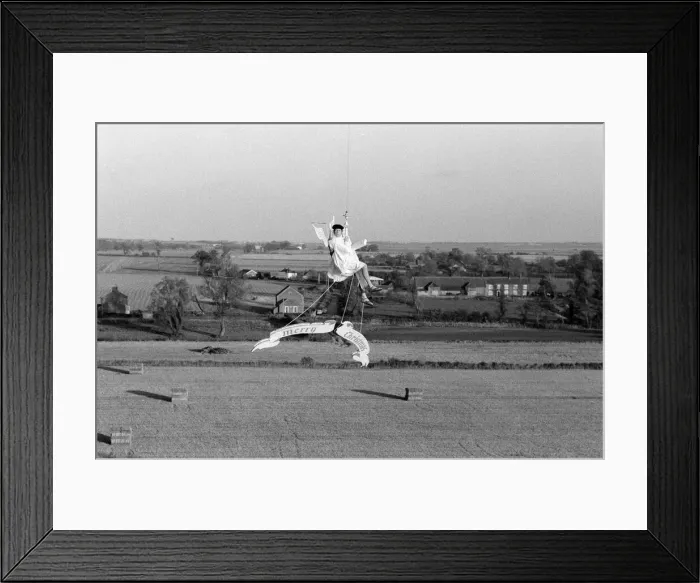 Framed Print : Actor Michael Crawford pictured during filming of a Christmas special of the BBC Framed Print : Actor Michael Crawford pictured during filming of a Christmas special of the BBC