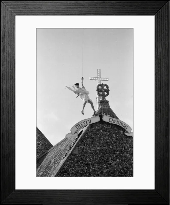 Framed Print : Actor Michael Crawford pictured during filming of a Christmas special of the BBC Framed Print : Actor Michael Crawford pictured during filming of a Christmas special of the BBC