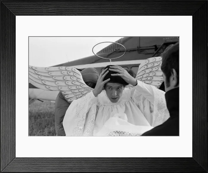 Framed Print : Actor Michael Crawford pictured during filming of a Christmas special of the BBC Framed Print : Actor Michael Crawford pictured during filming of a Christmas special of the BBC