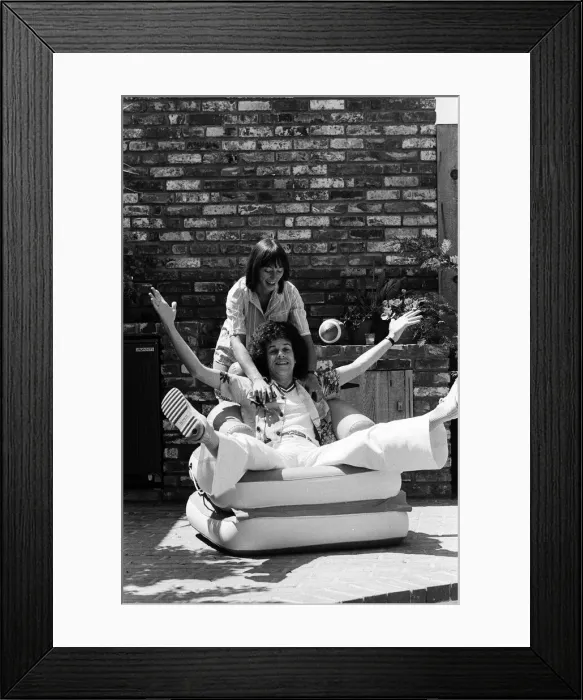 Framed Print : Singer Leo Sayer and his wife Jan at home in Beverly Hills, California. 26th July 1977 Framed Print : Singer Leo Sayer and his wife Jan at home in Beverly Hills, California. 26th July 1977
