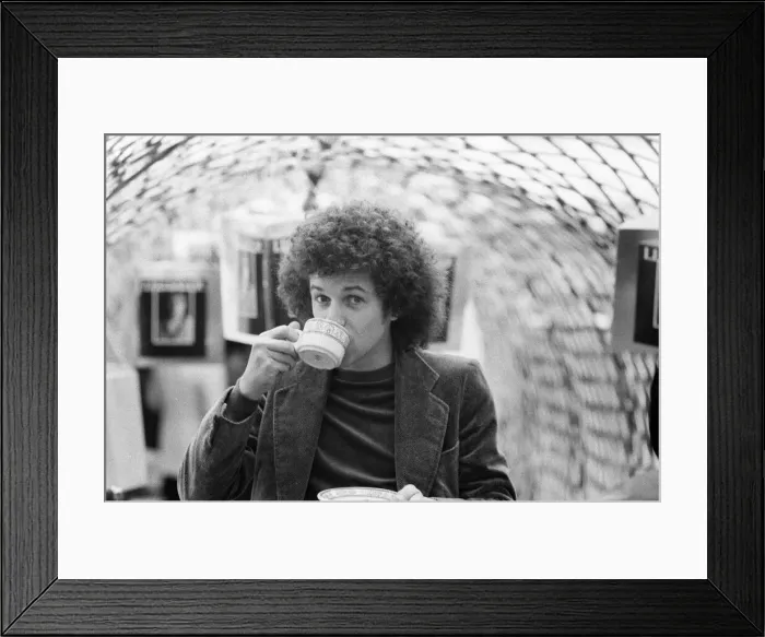 Framed Print : Leo Sayer at a press reception at Wedgies nightclub in the Kings Road, London Framed Print : Leo Sayer at a press reception at Wedgies nightclub in the Kings Road, London
