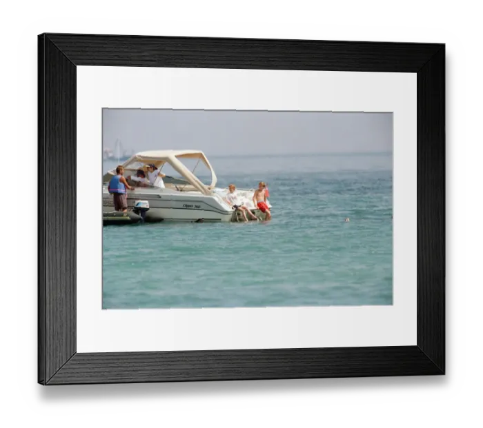 Framed Print : Prince William and Prince Harry on holiday in Marbella, Spain, July 1994 Framed Print : Prince William and Prince Harry on holiday in Marbella, Spain, July 1994