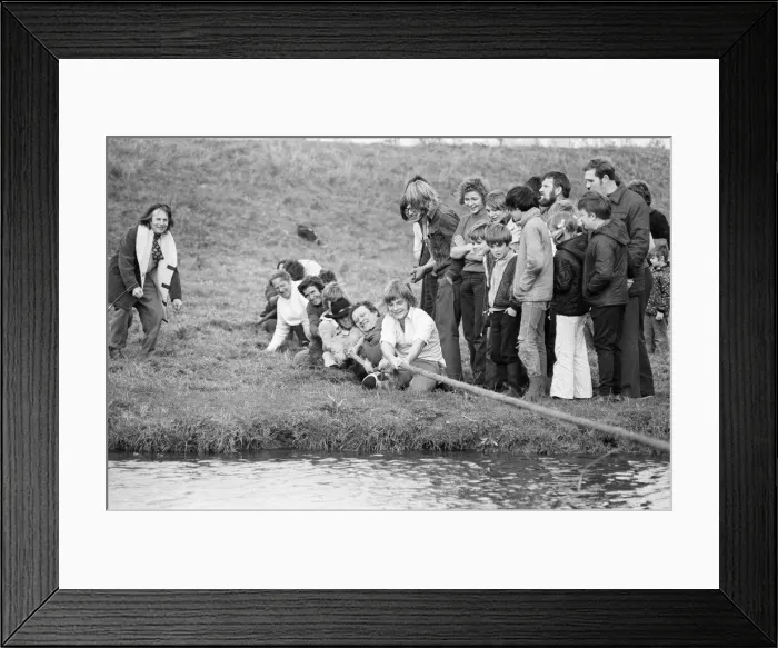 Framed Print : Tug of War Competition across the River Great Ouse aka Old West River in Stretham Framed Print : Tug of War Competition across the River Great Ouse aka Old West River in Stretham