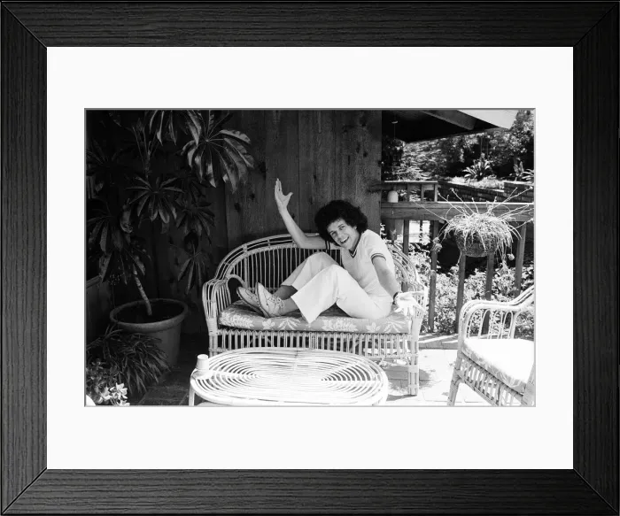 Framed Print : Singer Leo Sayer at home in Beverly Hills, California. 26th July 1977 Framed Print : Singer Leo Sayer at home in Beverly Hills, California. 26th July 1977