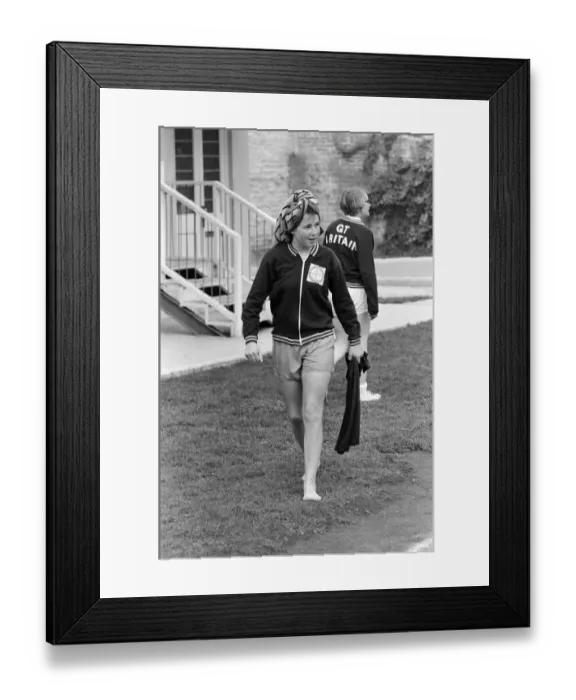 Framed Print : The British Womens football team in Mexico City for the Womens World Cup