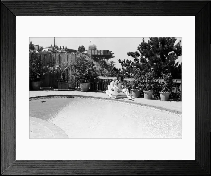 Framed Print : Singer Leo Sayer at home in Beverly Hills, California. 26th July 1977 Framed Print : Singer Leo Sayer at home in Beverly Hills, California. 26th July 1977