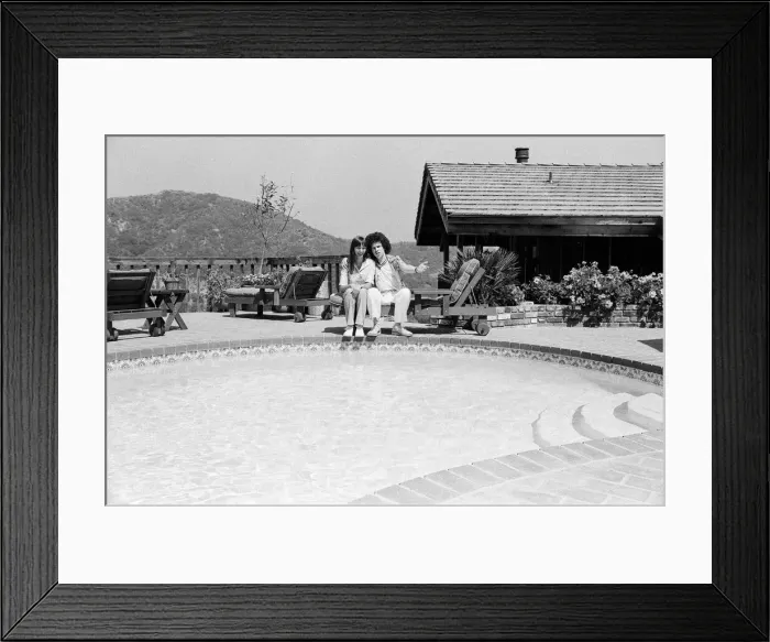 Framed Print : Singer Leo Sayer and his wife Jan at home in Beverly Hills, California. 26th July 1977 Framed Print : Singer Leo Sayer and his wife Jan at home in Beverly Hills, California. 26th July 1977
