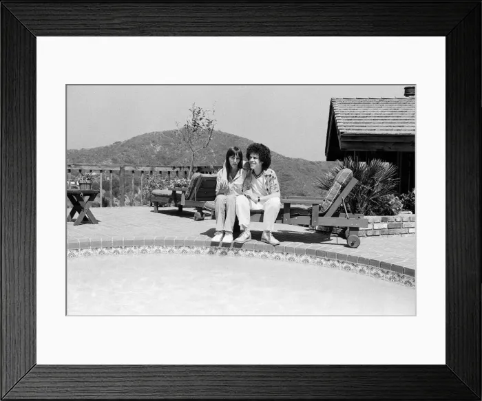 Framed Print : Singer Leo Sayer and his wife Jan at home in Beverly Hills, California. 26th July 1977