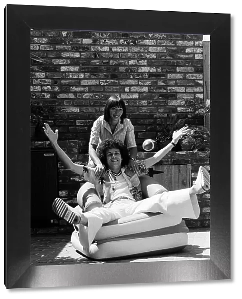 Singer Leo Sayer and his wife Jan at home in Beverly Hills, California. 26th July 1977