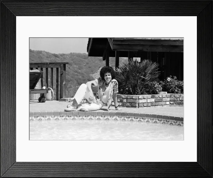 Framed Print : Singer Leo Sayer at home in Beverly Hills, California. 26th July 1977 Framed Print : Singer Leo Sayer at home in Beverly Hills, California. 26th July 1977