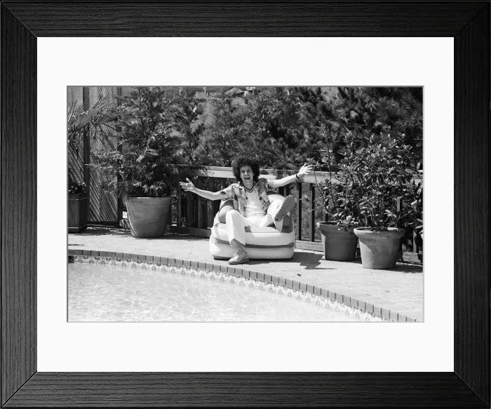 Framed Print : Singer Leo Sayer at home in Beverly Hills, California. 26th July 1977 Framed Print : Singer Leo Sayer at home in Beverly Hills, California. 26th July 1977