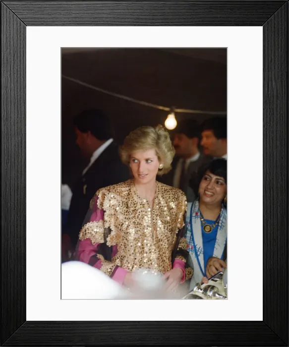 Framed Print : Princess Diana, at the Islamic Museum in Kuwait City during her official tour of the Gulf