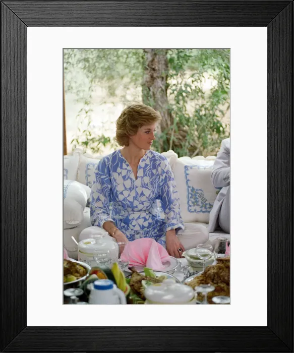Framed Print : Princess Diana attends a picnic in the desert at Al Ain Framed Print : Princess Diana attends a picnic in the desert at Al Ain