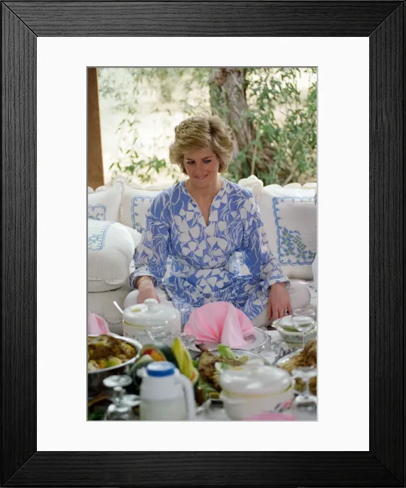 Framed Print : Princess Diana attends a picnic in the desert at Al Ain Framed Print : Princess Diana attends a picnic in the desert at Al Ain