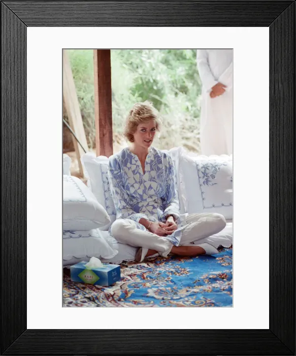 Framed Print : Princess Diana attends a picnic in the desert at Al Ain Framed Print : Princess Diana attends a picnic in the desert at Al Ain