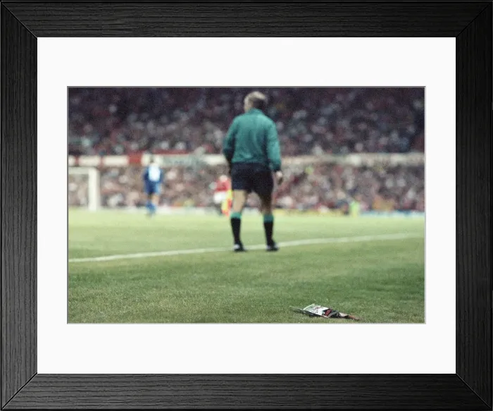Framed Print : Manchester United 0 - 3 Everton, Premier League match at Old Trafford. 19th August 1992 Framed Print : Manchester United 0 - 3 Everton, Premier League match at Old Trafford. 19th August 1992