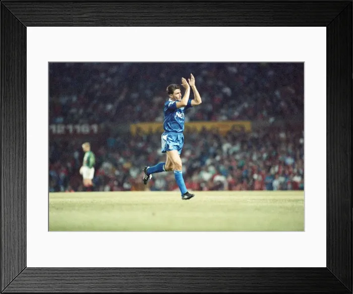 Framed Print : Manchester United 0 - 3 Everton, Premier League match at Old Trafford. 19th August 1992 Framed Print : Manchester United 0 - 3 Everton, Premier League match at Old Trafford. 19th August 1992