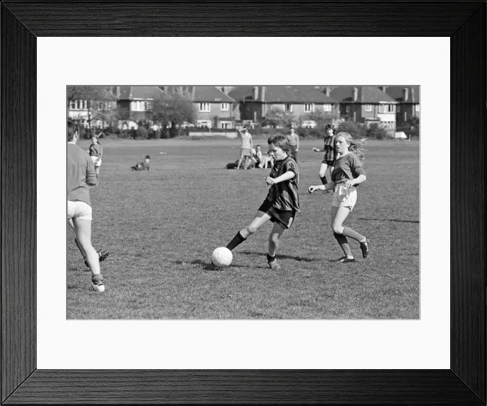 Framed Print : Top scorer Valerie McDermott, aged 15, of Coventry Bantams