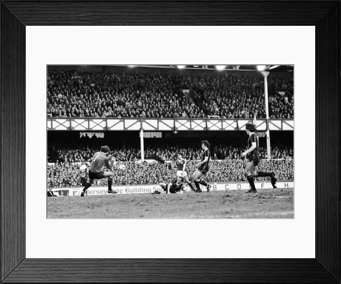 Framed Print : FA Cup Quarter Final match at Goodison Park. Final score Everton 2 v Manchester
