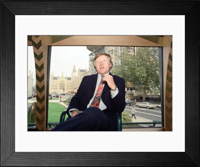 Framed Print : David Dimbleby, journalist and television presenter. November 1990 Framed Print : David Dimbleby, journalist and television presenter. November 1990