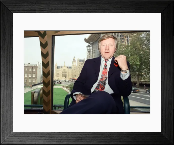 Framed Print : David Dimbleby, journalist and television presenter. November 1990 Framed Print : David Dimbleby, journalist and television presenter. November 1990