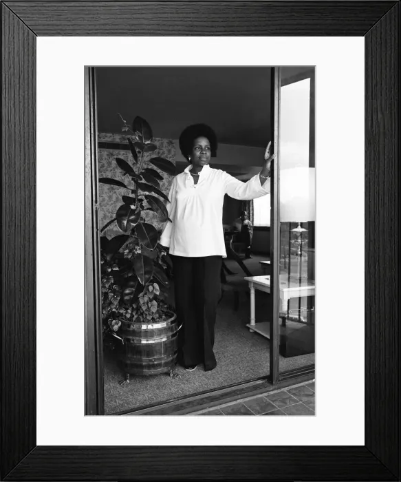 Framed Print : Singer Gladys Knight seen here at the Inn on the Park hotel, London 21st April 1976 Framed Print : Singer Gladys Knight seen here at the Inn on the Park hotel, London 21st April 1976