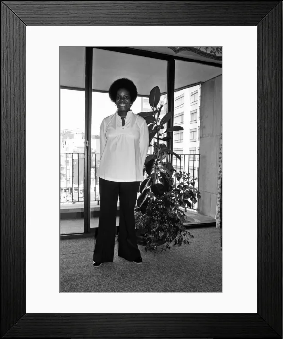 Framed Print : Singer Gladys Knight seen here at the Inn on the Park hotel, London 21st April 1976 Framed Print : Singer Gladys Knight seen here at the Inn on the Park hotel, London 21st April 1976