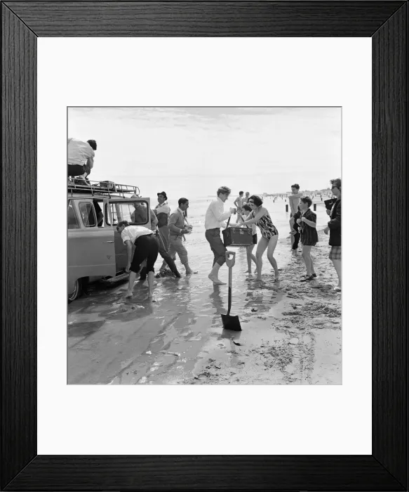 Framed Print : Picture set to accompany Diana Rigg, who plays Emma Peel Framed Print : Picture set to accompany Diana Rigg, who plays Emma Peel