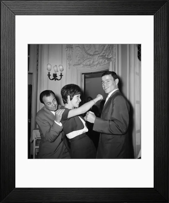 Framed Print : David Jacobs cowers behind singer Helen Shapiro as she shapes up Framed Print : David Jacobs cowers behind singer Helen Shapiro as she shapes up
