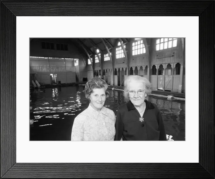 Framed Print : Receptionists at St Andrews Brine Baths in Droitwich, Miss Evelyn Priddy (left