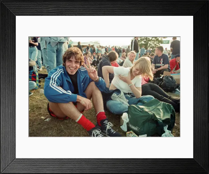 Framed Print : Fans watching Oasis in concert at Knebworth, Hertfordshire. 11th August 1996 Framed Print : Fans watching Oasis in concert at Knebworth, Hertfordshire. 11th August 1996