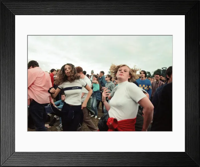 Framed Print : Fans watching Oasis in concert at Knebworth, Hertfordshire. 11th August 1996 Framed Print : Fans watching Oasis in concert at Knebworth, Hertfordshire. 11th August 1996