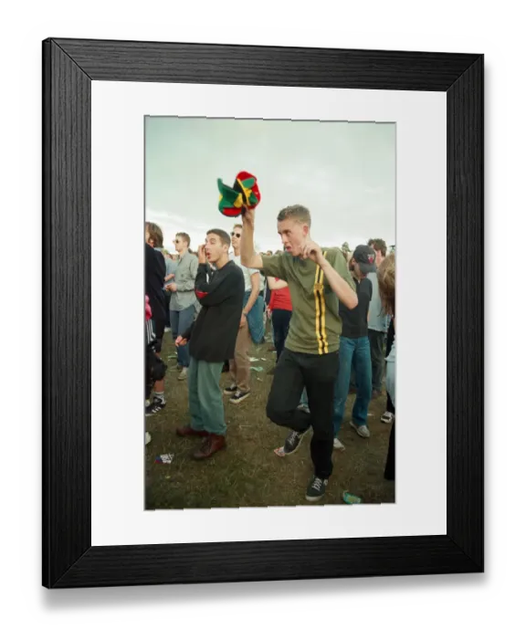 Framed Print : Fans watching Oasis in concert at Knebworth, Hertfordshire. 11th August 1996 Framed Print : Fans watching Oasis in concert at Knebworth, Hertfordshire. 11th August 1996