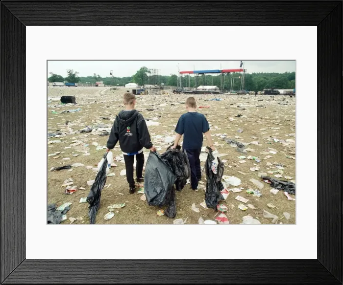 Framed Print : Aftermath of the Oasis concert at Knebworth, Hertfordshire. 12th August 1996 Framed Print : Aftermath of the Oasis concert at Knebworth, Hertfordshire. 12th August 1996